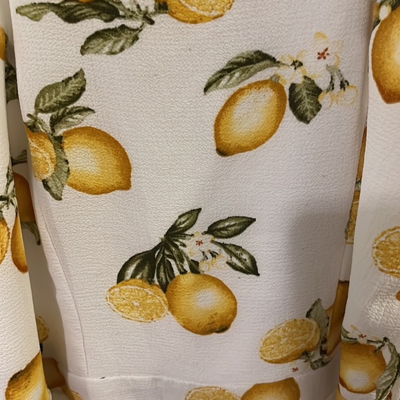 White romper with lemon print - Picture 3 of 4